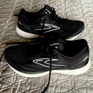 Brooks glycerin running shoe 10.5 women approx 250 miles run